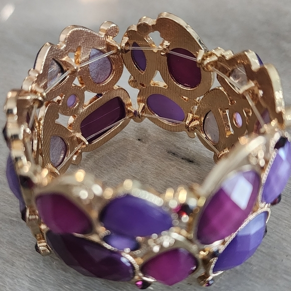 Elegant Royal Purple Gemstone & Gold Stretch Bracelet - Picture 6 of 7